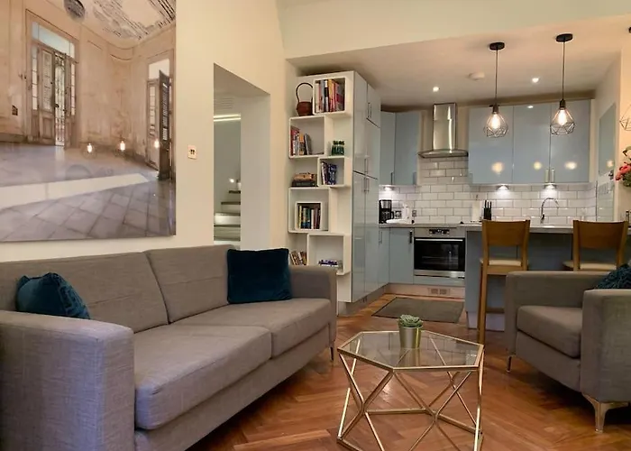 Hyde Park 3Bed With Patio As Seen On Tv House Hunters International