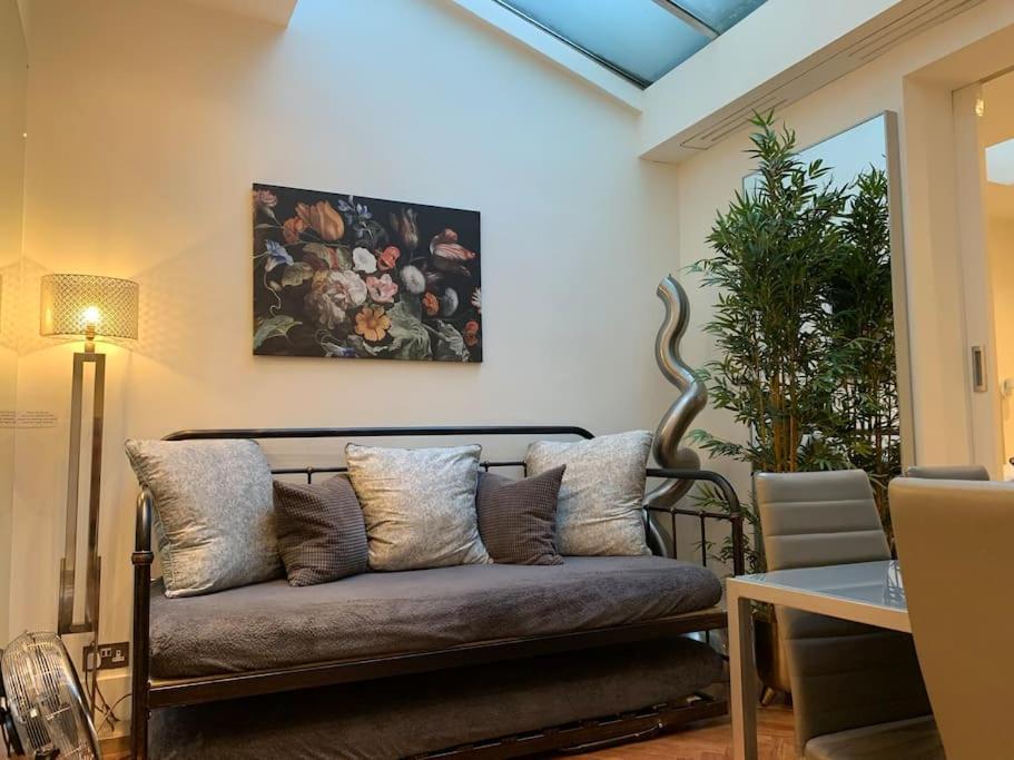 Hyde Park 3bed With Patio As Seen On Tv House Hunters International Apartament *