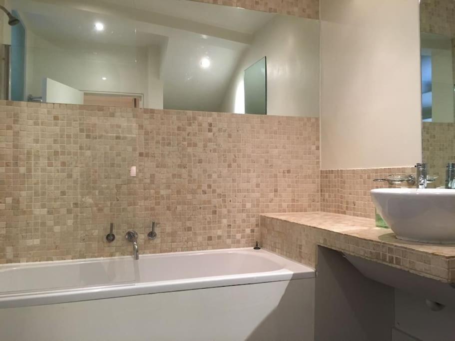 Hyde Park 3bed With Patio As Seen On Tv House Hunters International Apartament *