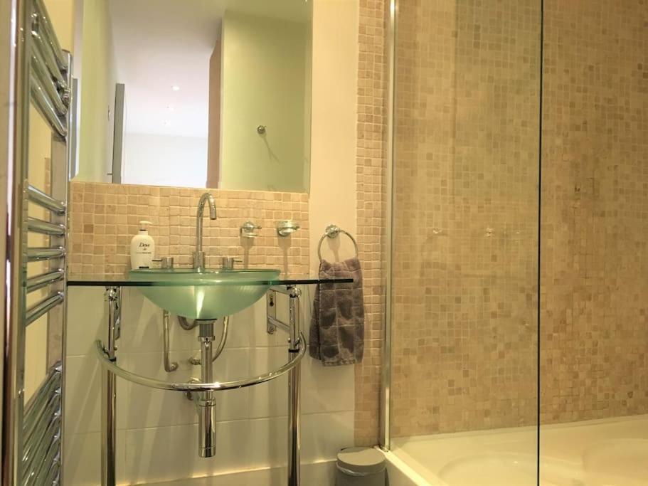 Hyde Park 3bed With Patio As Seen On Tv House Hunters International Apartament Londra
